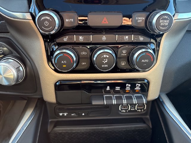 Used 2019 RAM 1500 Laramie AWD/4WD image 18