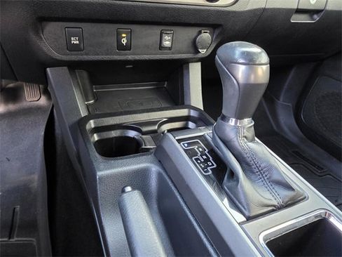 Used 2017 Toyota Tacoma TRD Off-Road image 18