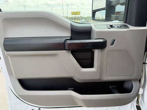 Used 2018 Ford F550 4x4 Regular Cab Super Duty image 17