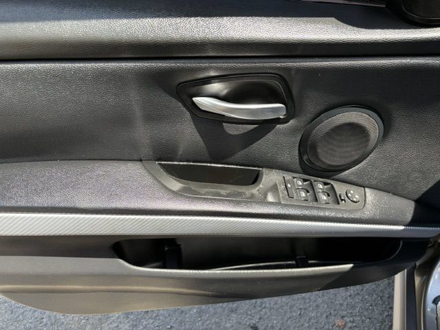 Used 2009 BMW 328i xDrive Sedan AWD/4WD image 12