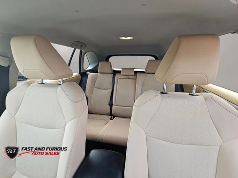 Used 2022 Toyota RAV4 XLE w/ XLE Grade Weather Package AWD/4WD image 29