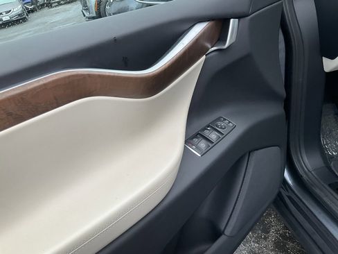 Used 2017 Tesla Model X 75D image 23