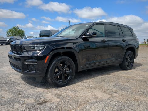 Certified 2024 Jeep Grand Cherokee L Limited w/ Black Appearance Package RWD image 6