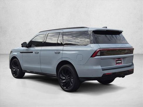 Used 2025 Lincoln Navigator Reserve AWD/4WD image 8