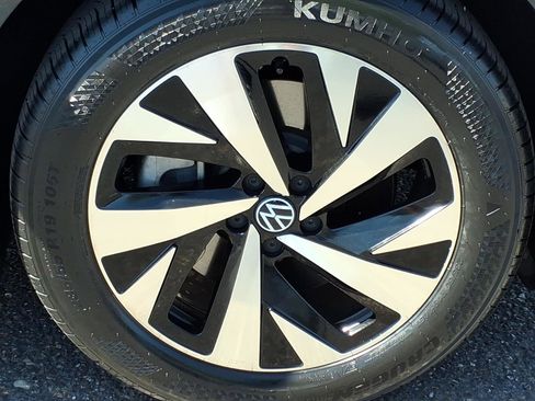 Certified 2023 Volkswagen ID.4 Pro image 8