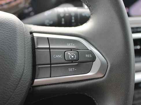 Used 2024 Jeep Compass Latitude AWD/4WD image 34