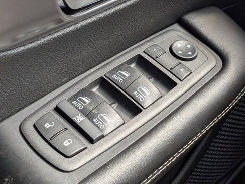 New 2026 Chrysler Pacifica Select FWD image 23