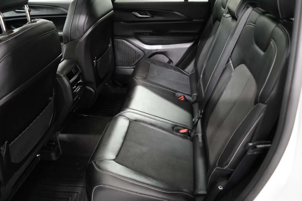 Certified 2024 Jeep Grand Cherokee Altitude AWD/4WD image 17