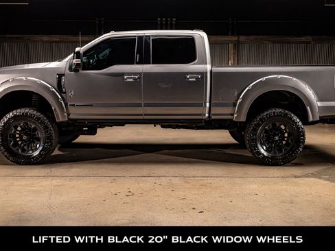 Used 2022 Ford F250 Lariat w/ Black Appearance Package image 5