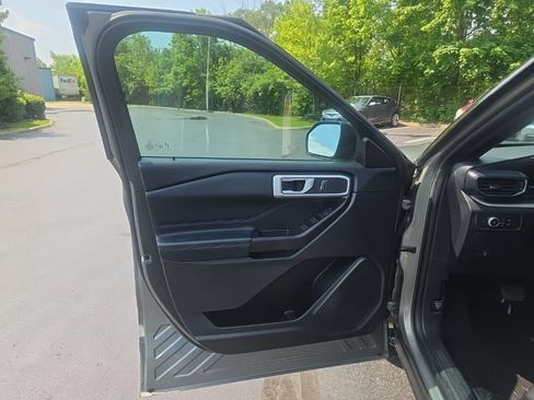 Used 2020 Ford Explorer XLT w/ Equipment Group 202A AWD/4WD image 13