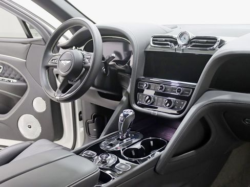 Used 2021 Bentley Bentayga AWD/4WD image 42