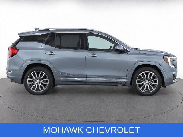 Used 2024 GMC Terrain Denali w/ Denali Premium Package AWD/4WD image 10