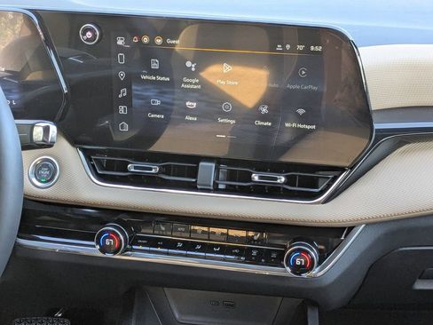 New 2025 Chevrolet Equinox ACTIV w/ Safety and Technology Package image 18