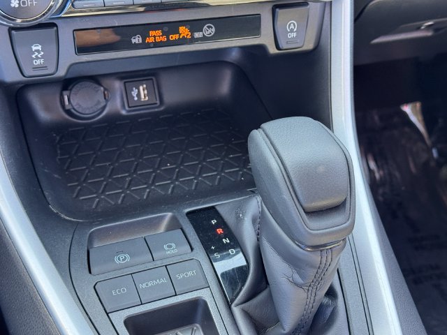 Used 2025 Toyota RAV4 XLE FWD image 18