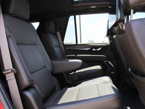 Used 2024 GMC Yukon Denali w/ Advanced Technology Package AWD/4WD image 17