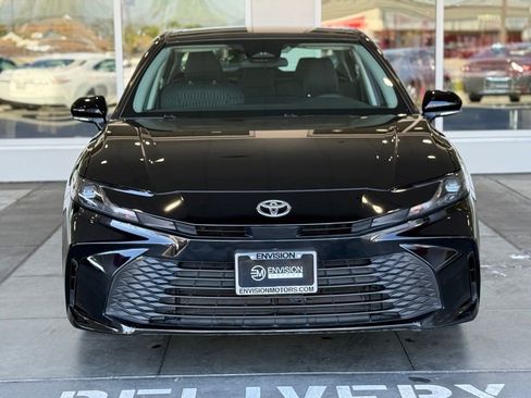 Used 2025 Toyota Camry LE image 4