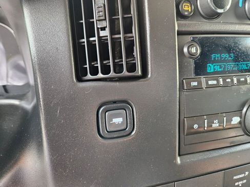 Used 2016 Chevrolet Express 2500 image 6