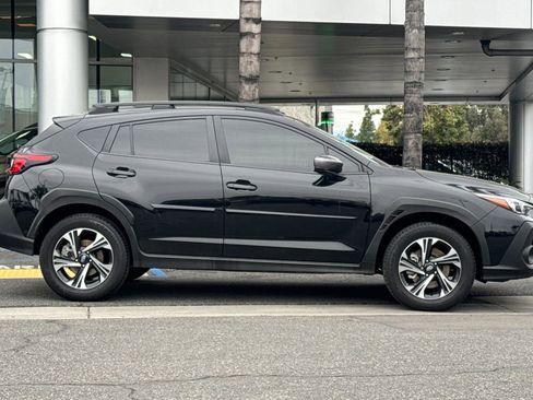 Used 2024 Subaru Crosstrek 2.0i Premium image 3