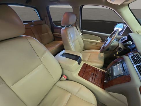 Used 2012 Chevrolet Avalanche LTZ image 20