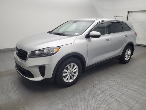 Used 2019 Kia Sorento AWD V6 image 2