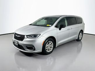Used 2024 Chrysler Pacifica Touring-L FWD video 3