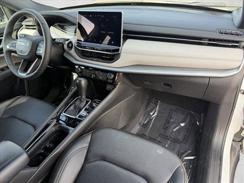 Used 2025 Jeep Compass Limited image 12