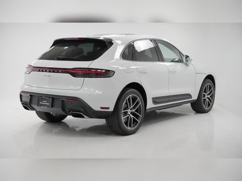 Used 2025 Porsche Macan image 10