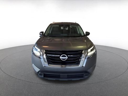 Used 2025 Nissan Pathfinder SV image 7