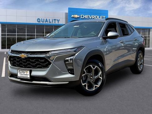 New 2026 Chevrolet Trax LT w/ Driver Confidence Package FWD image 2