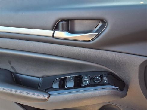 Used 2024 Nissan Altima 2.5 SR image 16