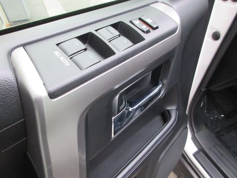 Used 2018 Toyota 4Runner SR5 image 28