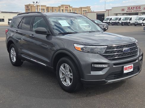 Used 2023 Ford Explorer XLT w/ Equipment Group 202A image 5
