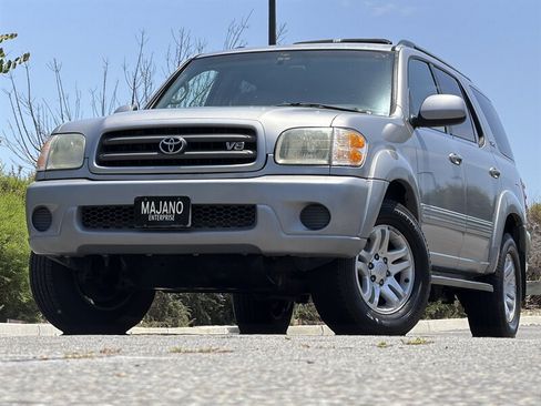 Used 2004 Toyota Sequoia SR5 RWD image 2