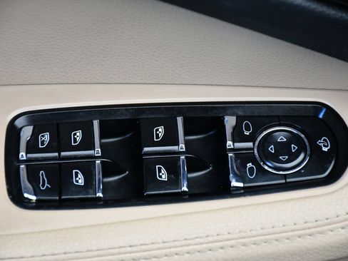Certified 2023 Porsche Macan S AWD/4WD image 33