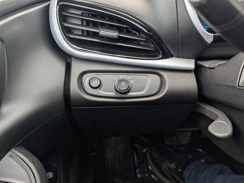 Used 2017 Chevrolet Volt LT w/ Comfort Package image 21