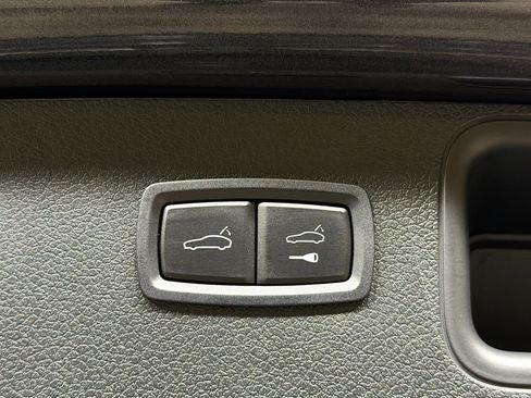 Certified 2021 Porsche Macan image 14