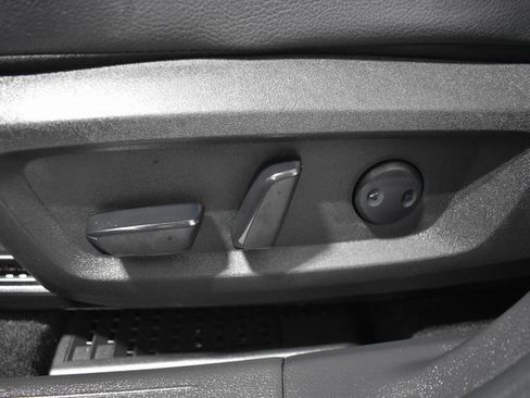 Certified 2025 Nissan Rogue SL w/ Tech Package image 18