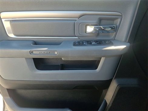 Used 2017 RAM 2500 SLT w/ Luxury Group image 14