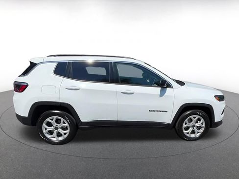 Used 2025 Jeep Compass Latitude AWD/4WD image 16