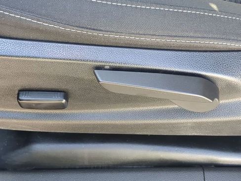 Used 2022 Chevrolet Colorado LT w/ Fleet Safety Package image 19