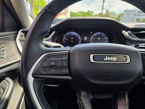 Used 2022 Jeep Grand Cherokee L Limited AWD/4WD image 16