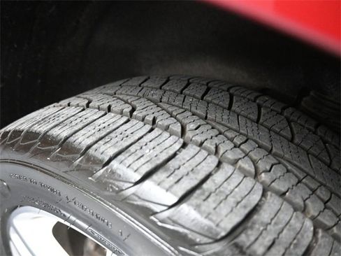 Used 2018 Chevrolet Equinox Premier image 12