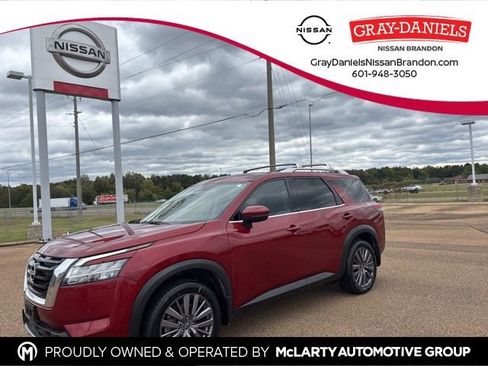 Used 2023 Nissan Pathfinder SL w/ SL Premium Package image 1