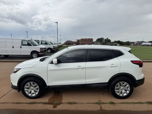 Used 2019 Nissan Rogue Sport S image 15