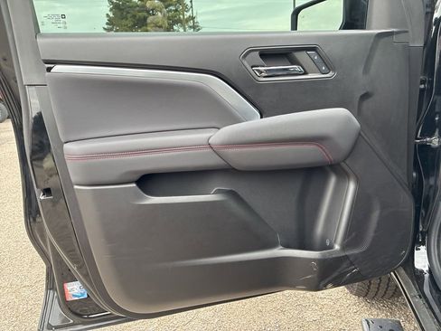 Used 2024 Chevrolet Colorado Z71 w/ Z71 Convenience Package 2 image 12