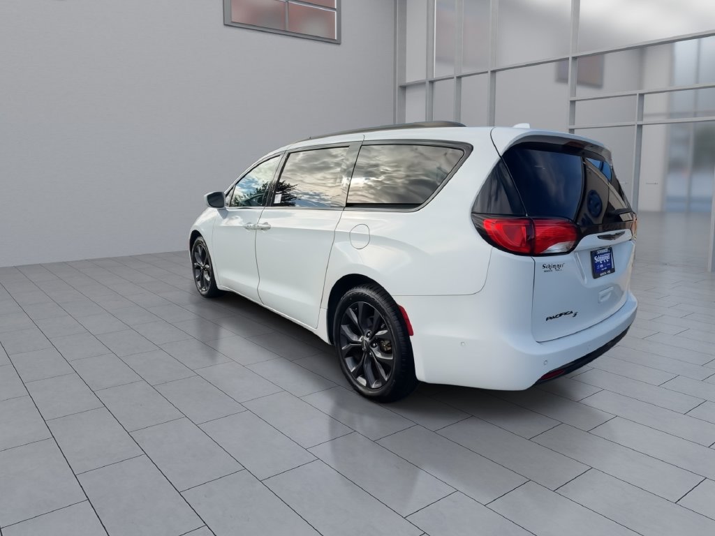 Used 2020 Chrysler Pacifica Touring-L Plus w/ Advanced Safetytec Group FWD image 6
