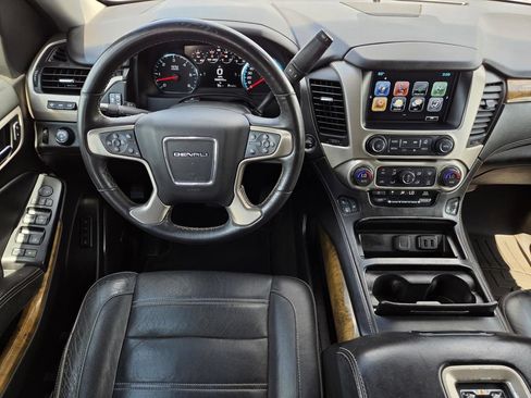Used 2017 GMC Yukon XL Denali RWD image 27