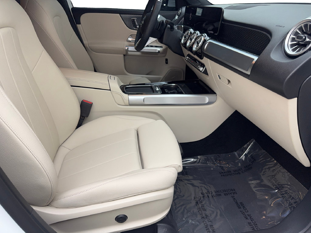 Used 2025 Mercedes-Benz GLB 250 w/ Exclusive Package image 44