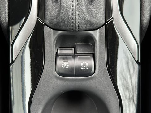 Used 2025 Toyota Corolla Cross XLE w/ Convenience Package image 36