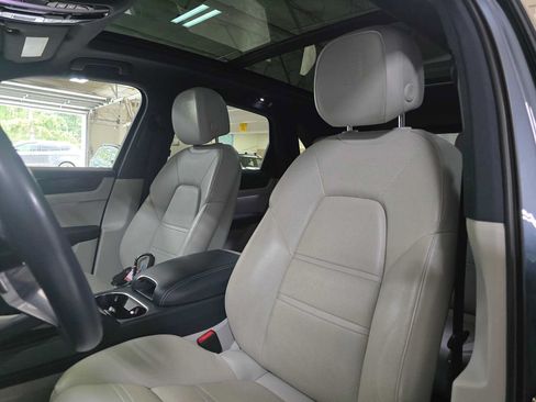 Used 2020 Porsche Cayenne AWD/4WD image 21